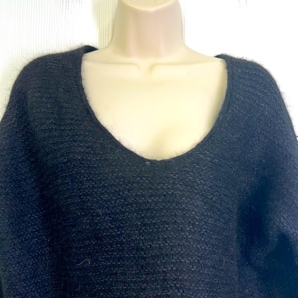 Free People - Boho Knitted Black V Neck Long Sleeve Sweater Size Large - Picture 3 of 10